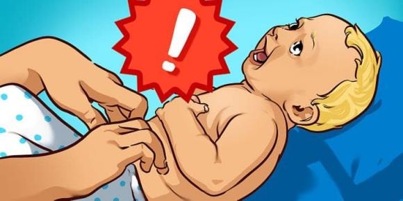 cù lét, chọc cười con, chăm con 
