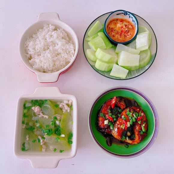 mâm cơm ngon, mâm cơm ở cữ, chồng nấu cơm cho vợ