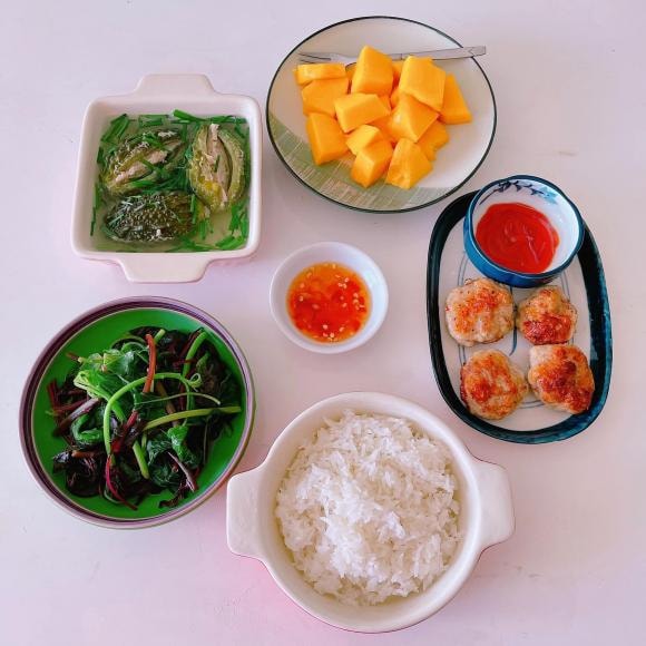 mâm cơm ngon, mâm cơm ở cữ, chồng nấu cơm cho vợ