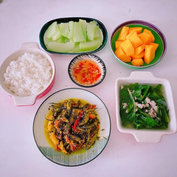mâm cơm ngon, mâm cơm ở cữ, chồng nấu cơm cho vợ