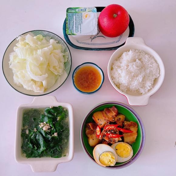 mâm cơm ngon, mâm cơm ở cữ, chồng nấu cơm cho vợ