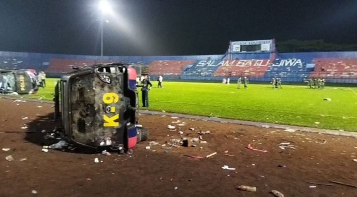 laga-arema-fc-vs-persebaya-surabaya-telan-korban.jpeg