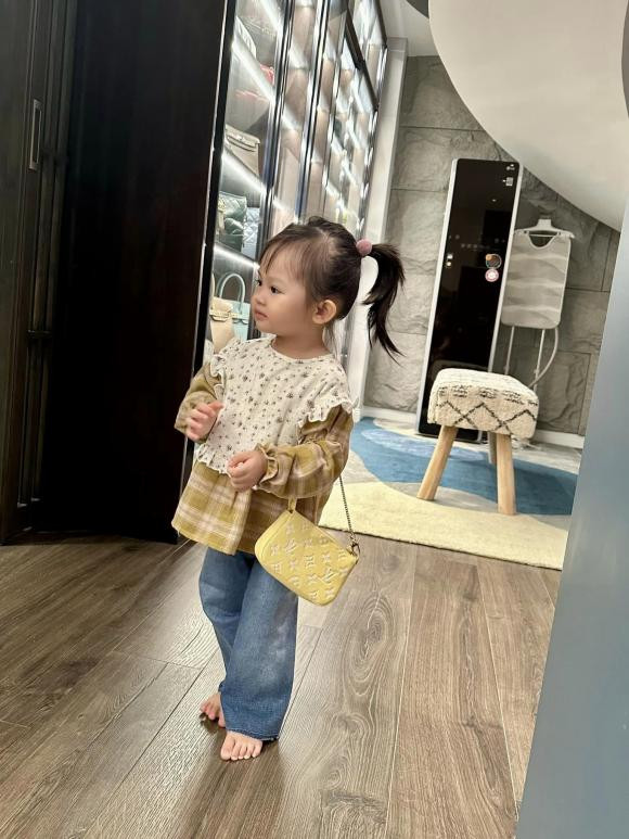 doanh nhân cường đô la,nữ ca sĩ đàm thu trang,sao Việt