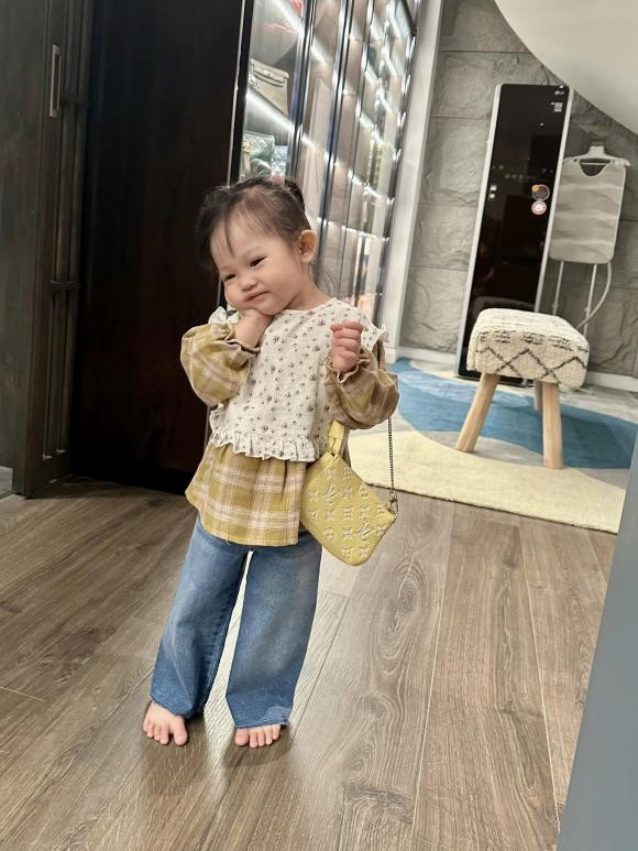 doanh nhân cường đô la,nữ ca sĩ đàm thu trang,sao Việt