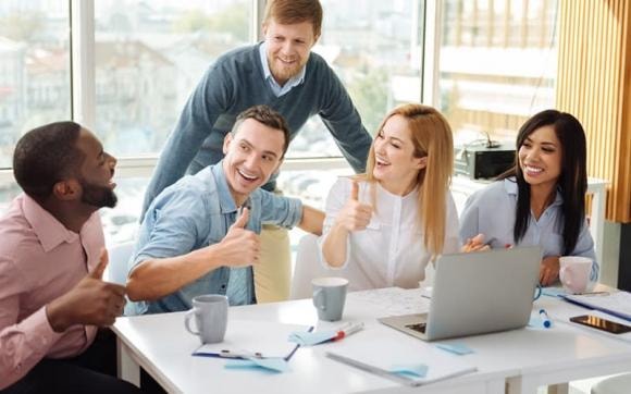 công sở, môi trường công sở, làm sao khi bị ghét