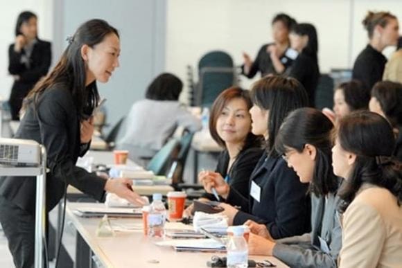 công sở, môi trường công sở, làm sao khi bị ghét