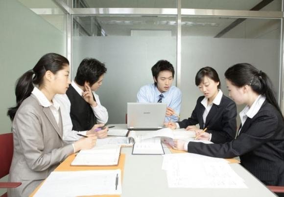 công sở, môi trường công sở, làm sao khi bị ghét