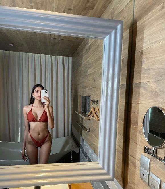 Hoàng Thùy, Hoàng Thùy bikini, thời trang sao 