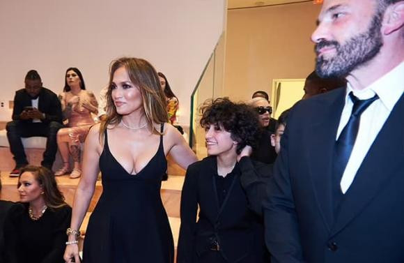 Kim Kardashian,  Jennifer Lopez và Ben Affleck , sao Hollywood