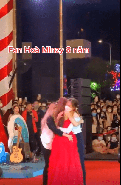 Hòa Minzy, sao việt, ca sĩ Hòa Minzy