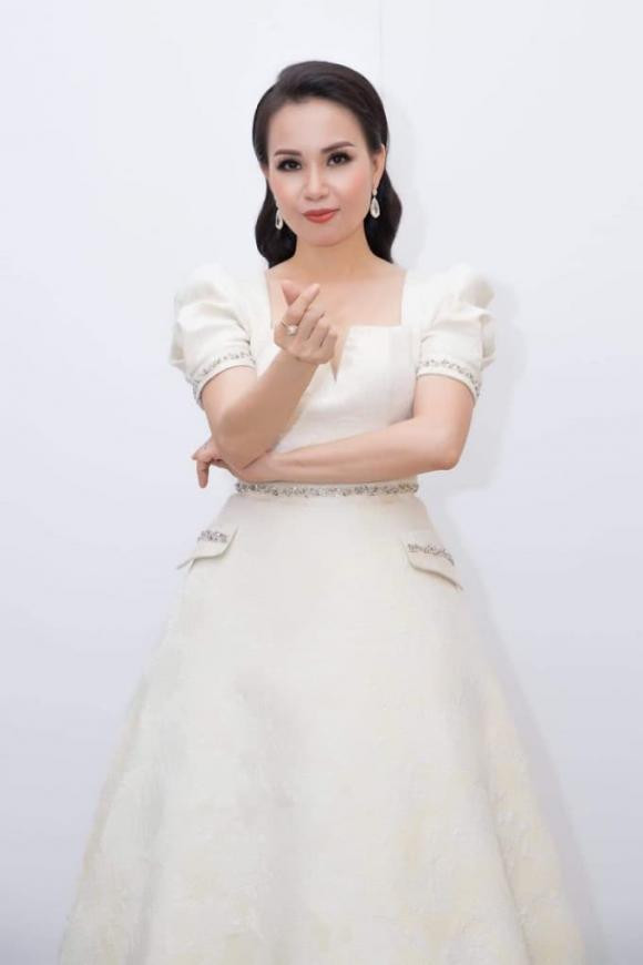 cẩm ly, sao việt, ca sĩ cẩm ly 
