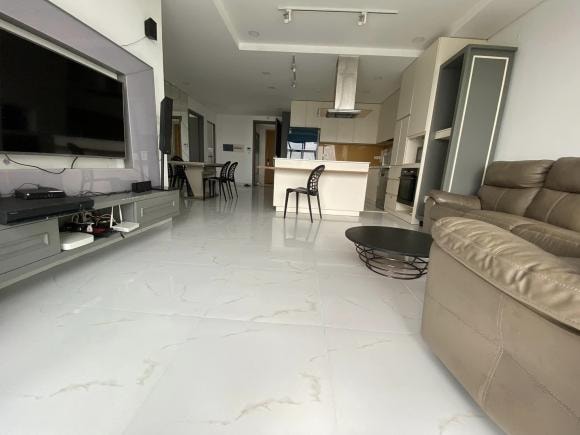 Diễm Châu, Diễm Châu giao bán nhà, nhà sao 