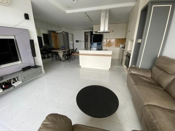 Diễm Châu, Diễm Châu giao bán nhà, nhà sao 