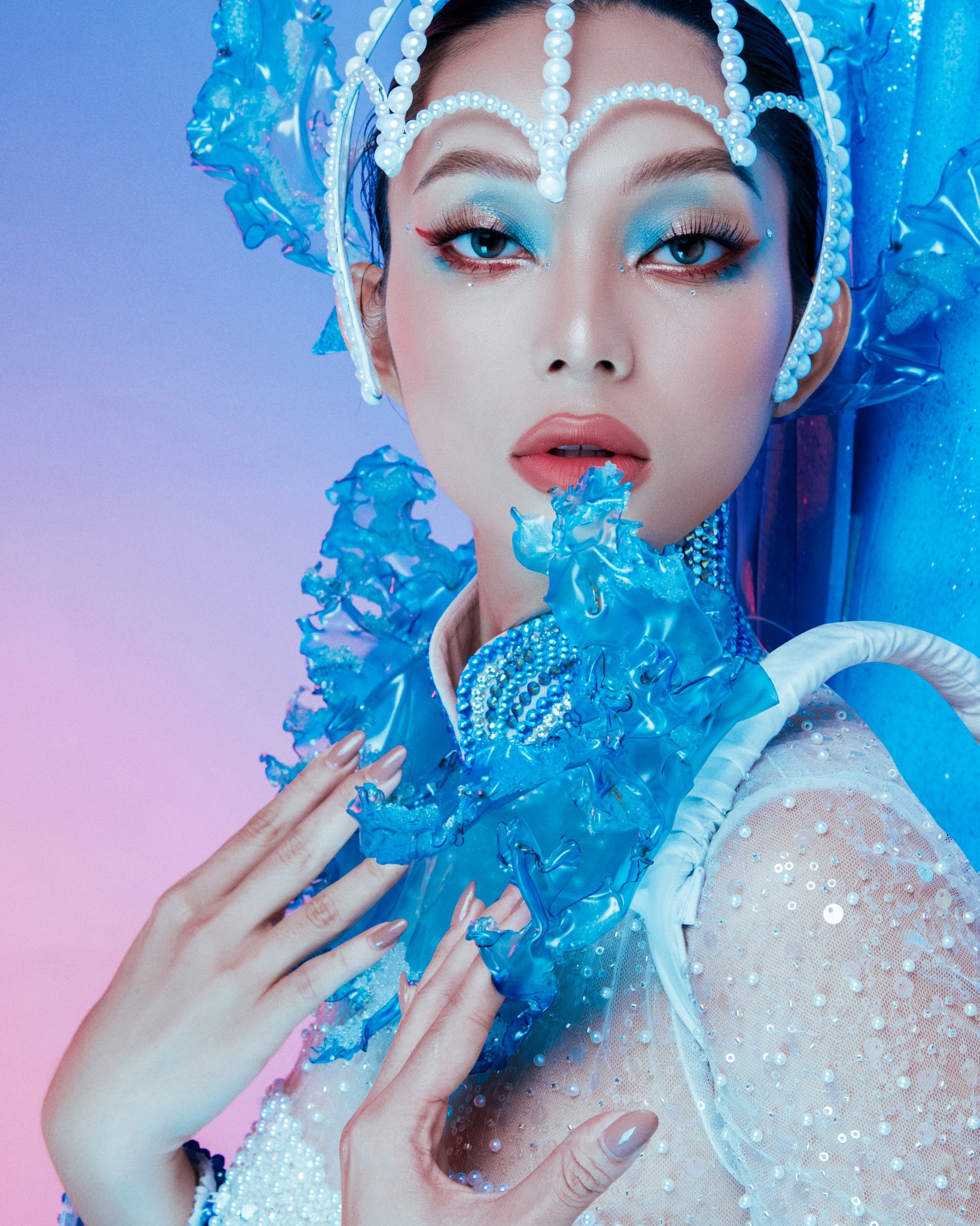 Lâm Thu Hồng hóa nàng tiên của biển trong trang phục dân tộc mang tới The Miss Globe 2022 - Ảnh 4.