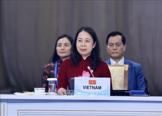 thu-tuong-alikhan-smilov-de-nghi-ket-noi-duong-sat-duong-bien-giua-kazakhstan-voi-viet-nam-h1.jpg