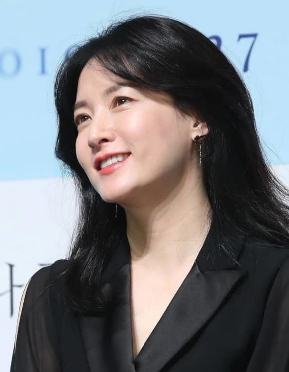 lee young ae, nàng dae jang geum, lee young ae tuổi 51, lương triều vỹ, liên hoan phim quốc tế busan