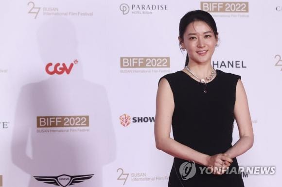 lee young ae, nàng dae jang geum, lee young ae tuổi 51, lương triều vỹ, liên hoan phim quốc tế busan