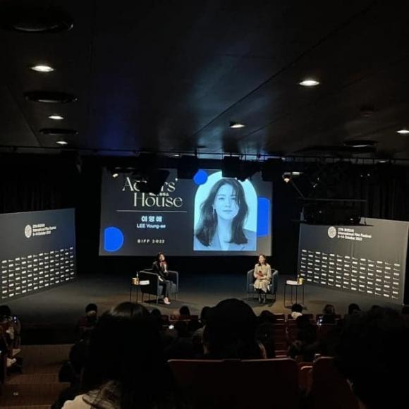 lee young ae, nàng dae jang geum, lee young ae tuổi 51, lương triều vỹ, liên hoan phim quốc tế busan