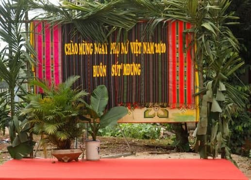 Sao Việt, Lâm Khánh Chi, H'Hen Niê, Dương Ngọc Thái