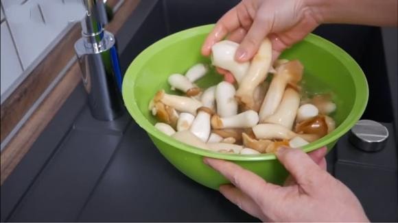 nấm đùi gà kho tiêu, món ngon từ nấm đùi gà, công thức nấm đùi gà kho tiêu