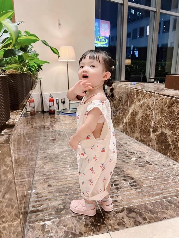 ca sĩ Đông Nhi, sao Việt,con gái Đông Nhi