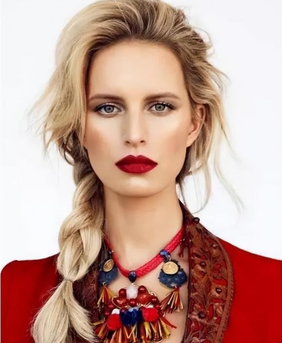 Karolina Kurkova, Victoria's Secret, siêu mẫu Karolina Kurkova, người mẫu không rốn, người mẫu Karolina Kurkova không rốn