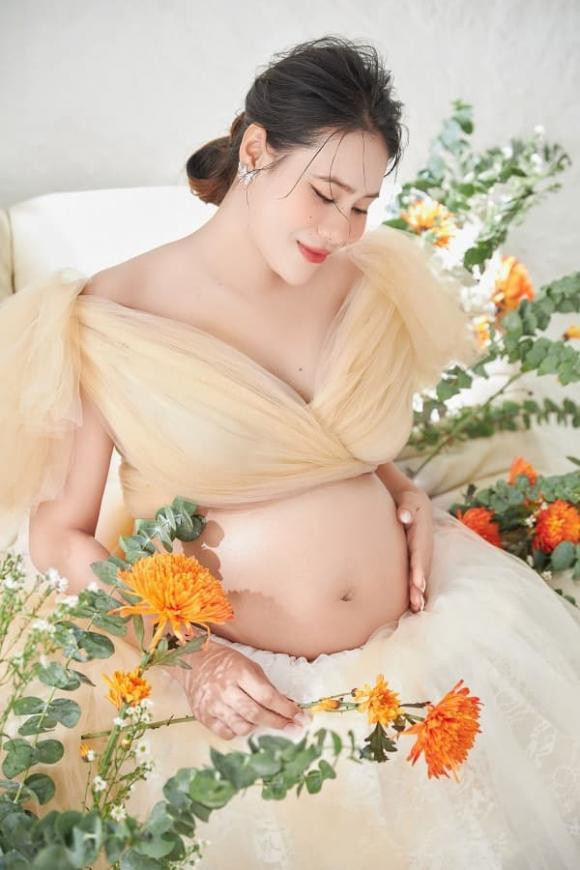 ho-bich-tram-khoe-anh-bau-o-thang-thu-7-tang-16-kg-nhan-sac-van-dinh-cua-chop-4-ngoisaovn-w600-h900 5 diễn viên Hồ Bích Trâm, sao Việt