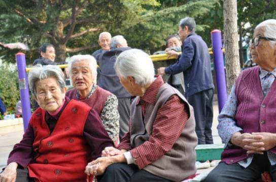 về già nên sống cùng con cháu không, cuộc sống khi về già, dưỡng lão