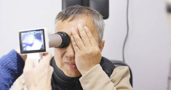 ung thư mất thị lực vàng da khiếm khuyết trường thị giác proptosis Dụi mắt thuốc nhỏ mắt