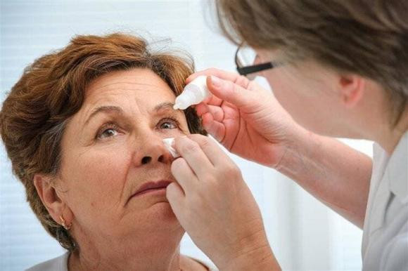 ung thư mất thị lực vàng da khiếm khuyết trường thị giác proptosis Dụi mắt thuốc nhỏ mắt