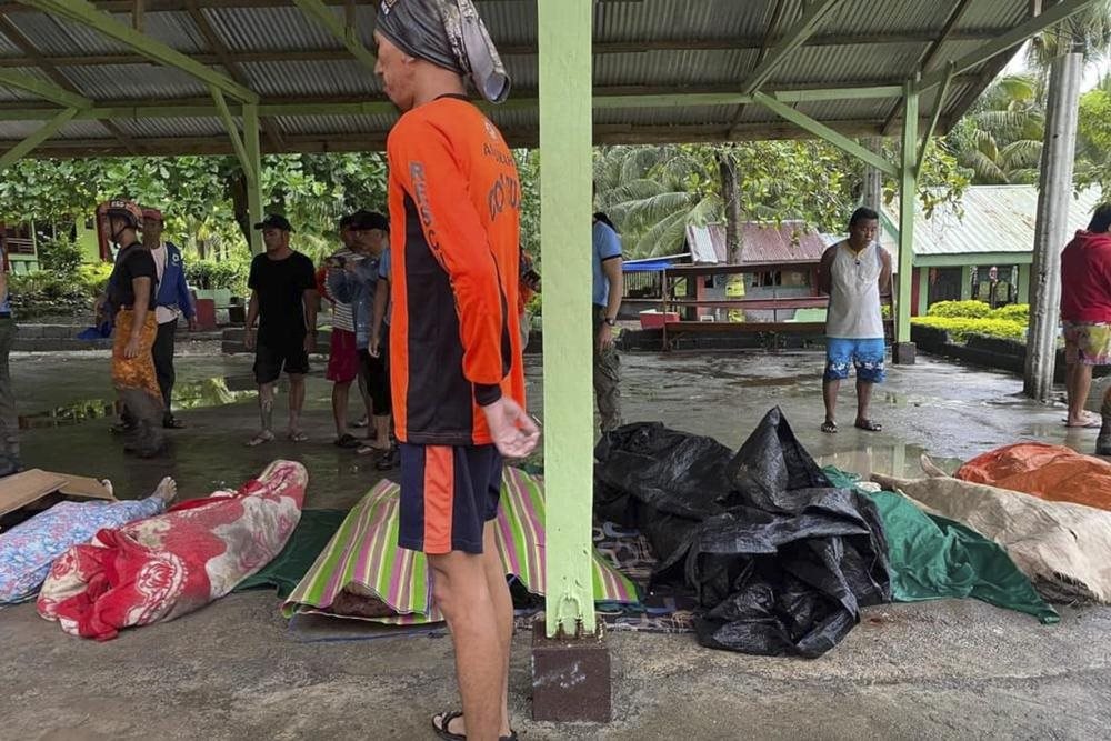 floods-and-landslides-kill-at-least-31-people-in-the-philippines10.jpeg