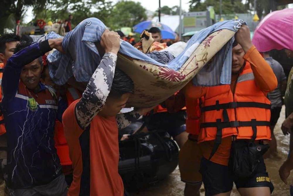 floods-and-landslides-kill-at-least-31-people-in-the-philippines11.jpeg