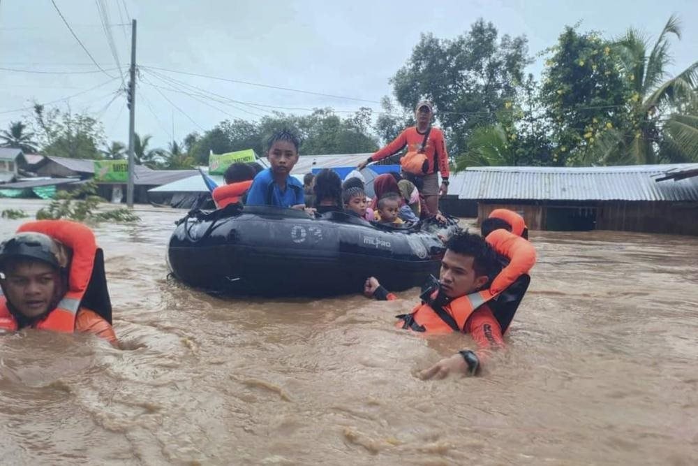 floods-and-landslides-kill-at-least-31-people-in-the-philippines3.jpeg