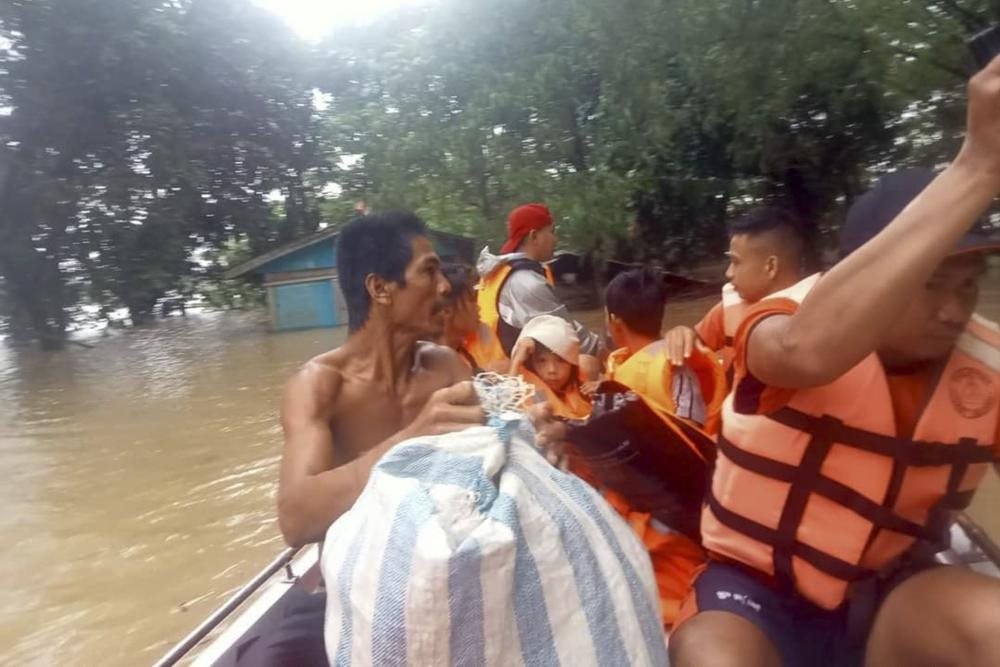 floods-and-landslides-kill-at-least-31-people-in-the-philippines4.jpeg