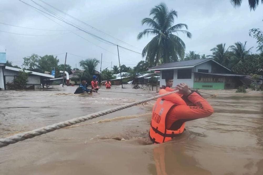 floods-and-landslides-kill-at-least-31-people-in-the-philippines5.jpeg