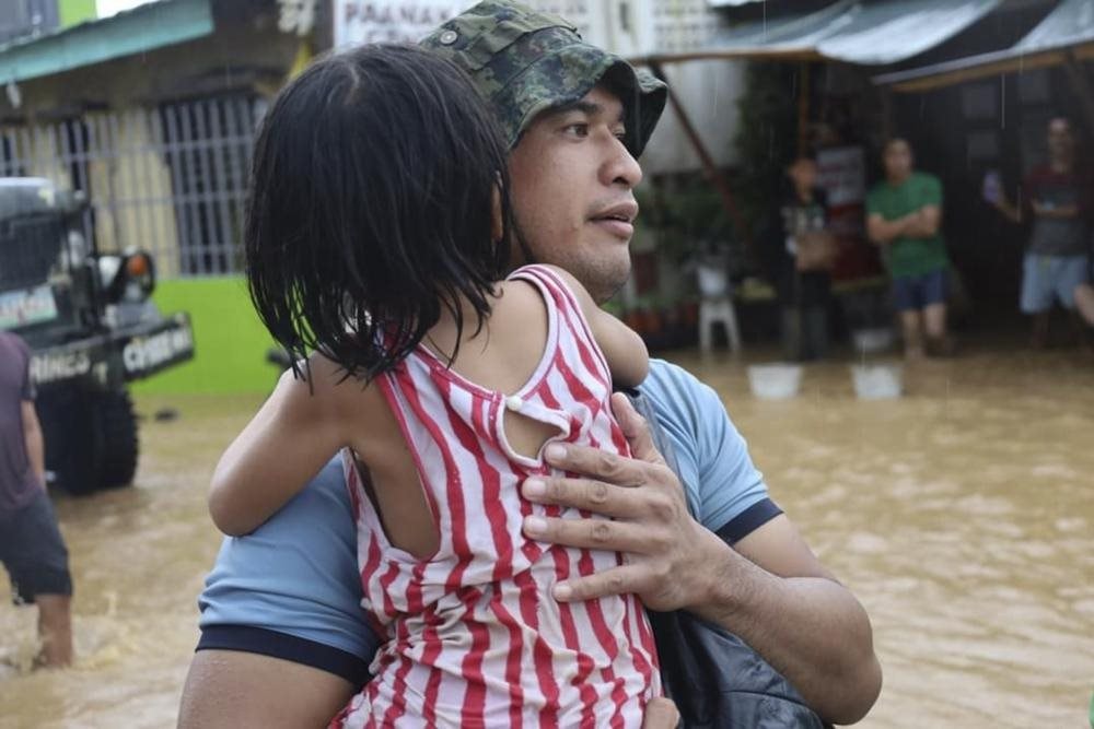 floods-and-landslides-kill-at-least-31-people-in-the-philippines7.jpeg