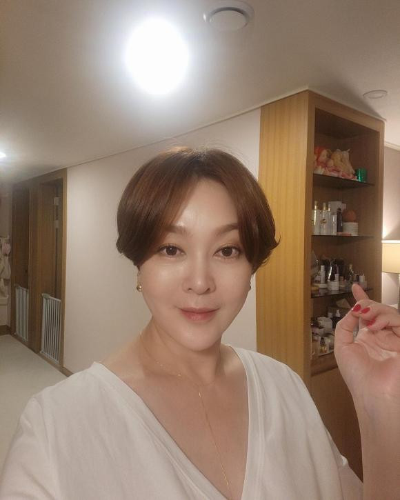 lee seung yeon, kim hee ae, mối tình đầu, nữ hoàng phim ngoại tình, sao hàn 