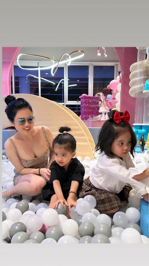 Nữ hoàng nội y ngọc trinh,nữ hoàng nội y Ngọc Trinh gợi cảm, chị gái Ngọc Trinh, sao Việt