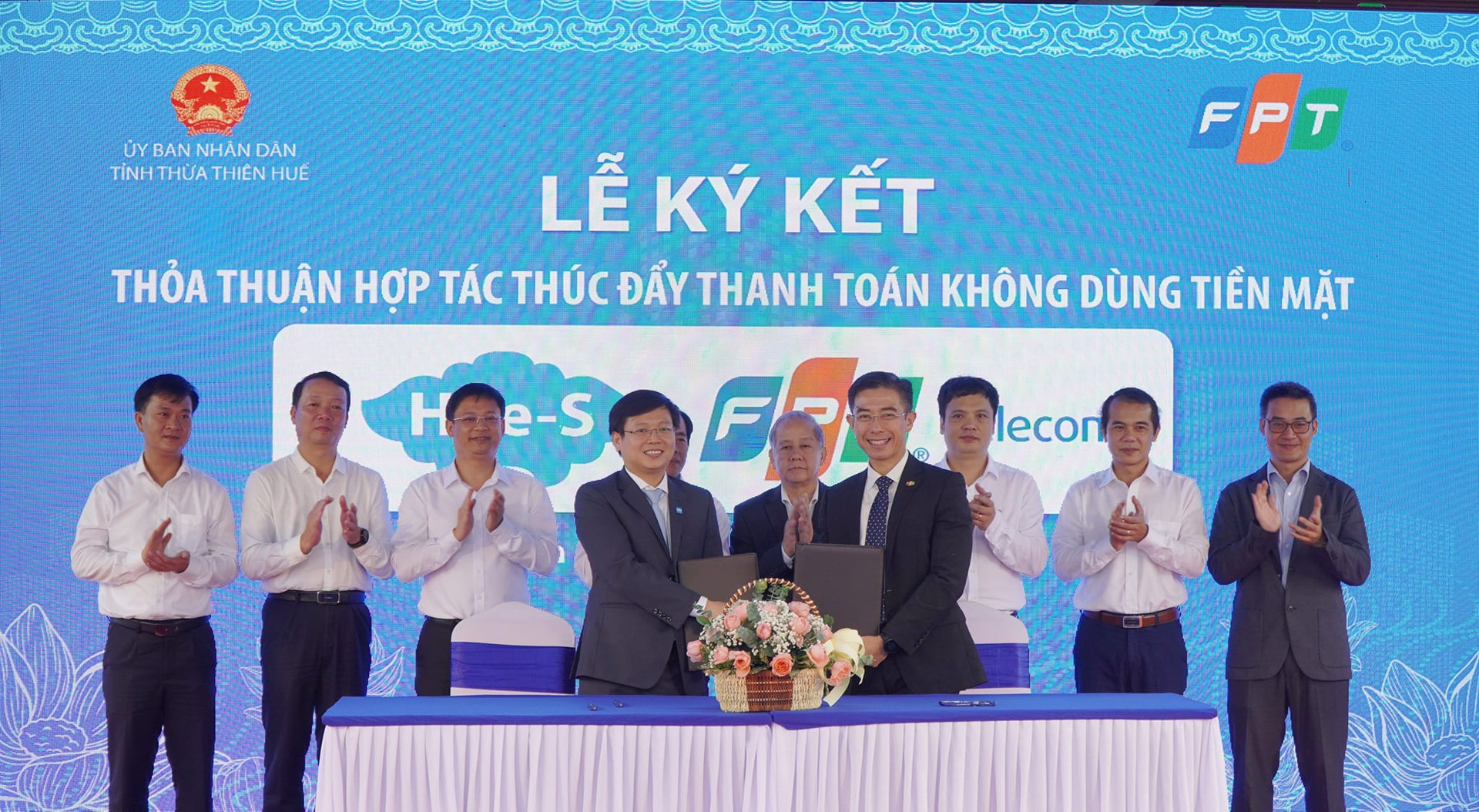 Ký kết thỏa thuận hợp tác thúc đẩy thanh toán không dùng tiền mặt tại tỉnh Thừa Thiên Huế giữa Trung tâm IOC Huế và Tập đoàn FPT