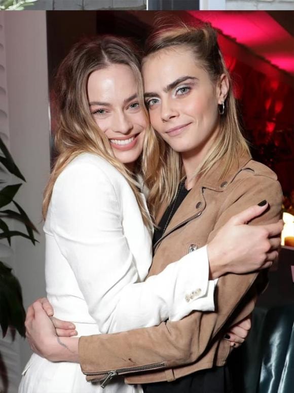 Cara Delevingne, Cara Delevingne lộ vẻ thất thần, sao Hollywood