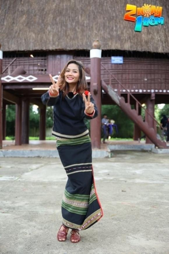 hieuthuhai, sao việt, thùy tiên, mai phương thúy, tiểu vy 
