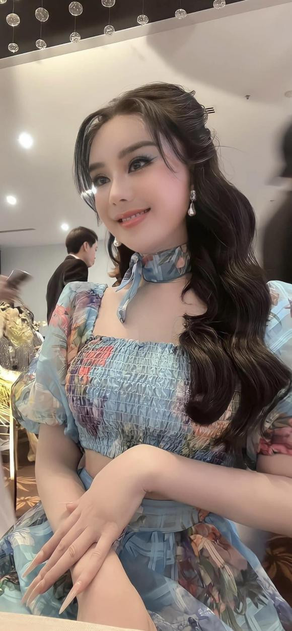 ca sĩ Lâm Khánh Chi, sao Việt