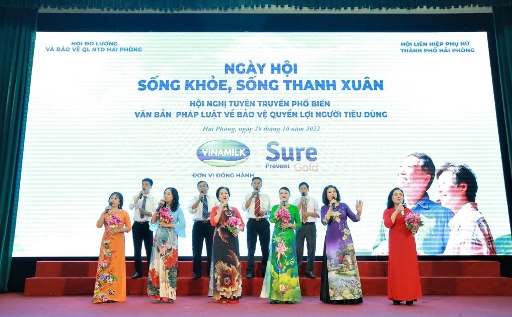 1a-noi-dung-thiet-thuc-cung-nhieu-hoat-dong-thu-vi-ngay-hoi-song-khoe-song-thanh-xuan-da-thu-hut-hon-700-nguoi-tieu-dung-nguoi-cao-tuoi-cua-thanh-pho-hoa-phuong-do.jpg