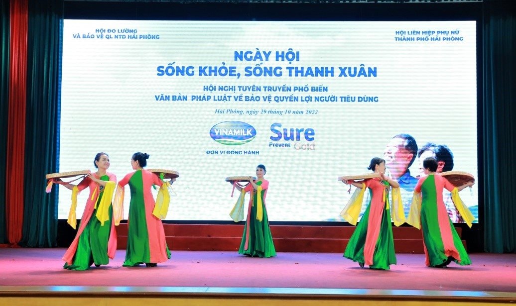 1c-noi-dung-thiet-thuc-cung-nhieu-hoat-dong-thu-vi-ngay-hoi-song-khoe-song-thanh-xuan-da-thu-hut-hon-700-nguoi-tieu-dung-nguoi-cao-tuoi-cua-thanh-pho-hoa-phuong-do.jpg