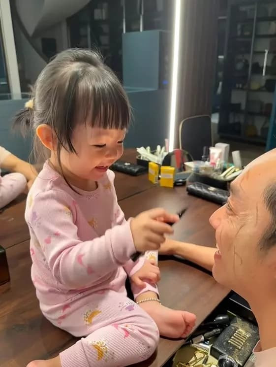 nữ ca sĩ đàm thu trang,doanh nhân cường đô la,sao Việt