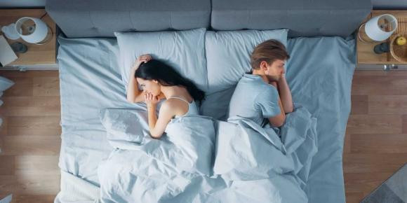 tư thế ngủ tốt cho sức khỏe, tư thế ngủ của vợ chồng, Năm tư thế ngủ cho các cặp vợ chồng,