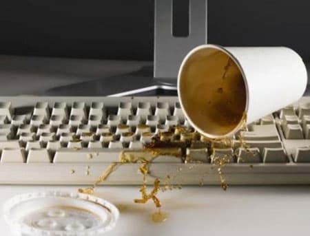 bàn phím, bàn phím dính nước, máy tính bị đổ nước, công nghệ 