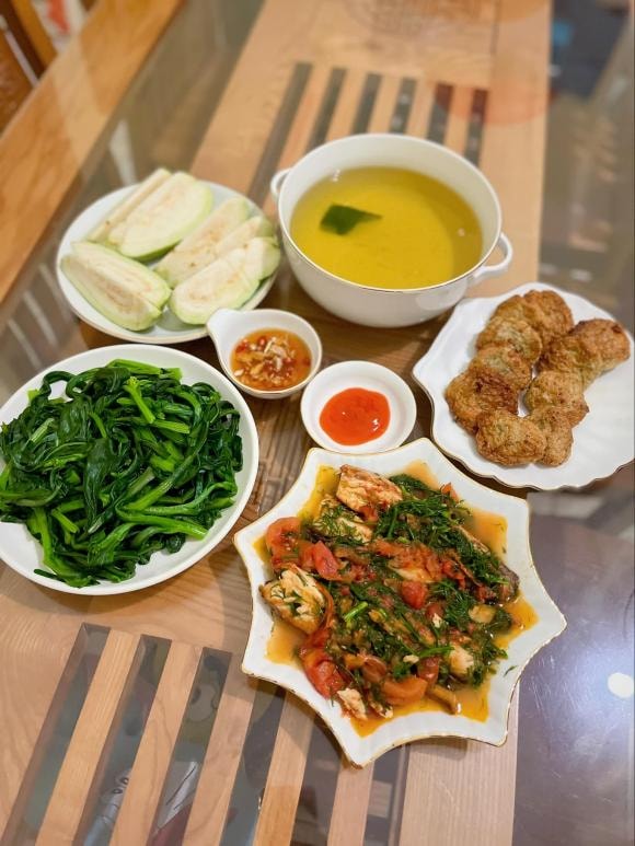 mâm cơm, mâm cơm mẹ con nấu, mâm cơm ngon 