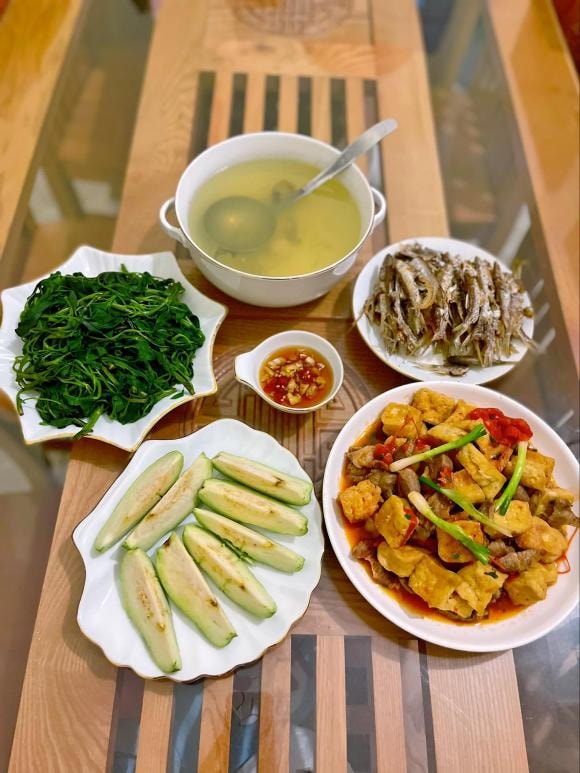 mâm cơm, mâm cơm mẹ con nấu, mâm cơm ngon 