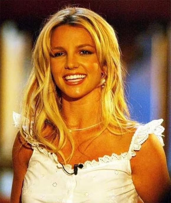 Britney Spears, sao Hollywood, Britney Spears bị tổn thương dây thần kinh